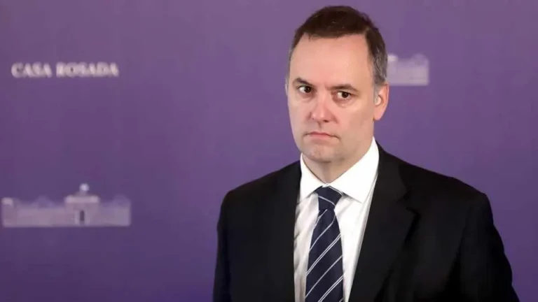 Adorni, acorralado: la causa cripto suma dos inconsistencias que pueden complicar su defensa