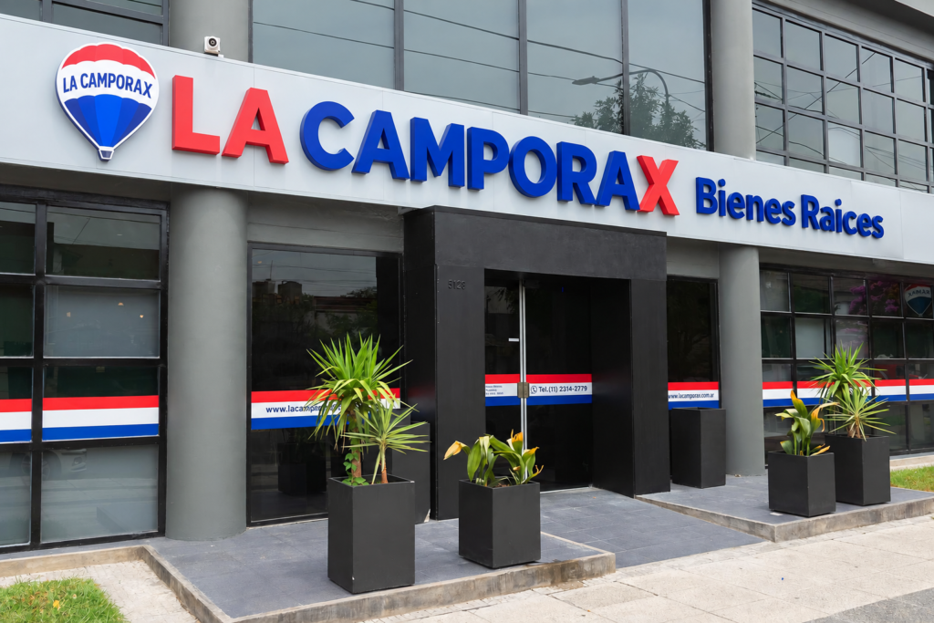 Recalde y Calle: la Cámpora tiene dos departamentos en el edificio donde Cristina Kirchner cumple la domiciliaria