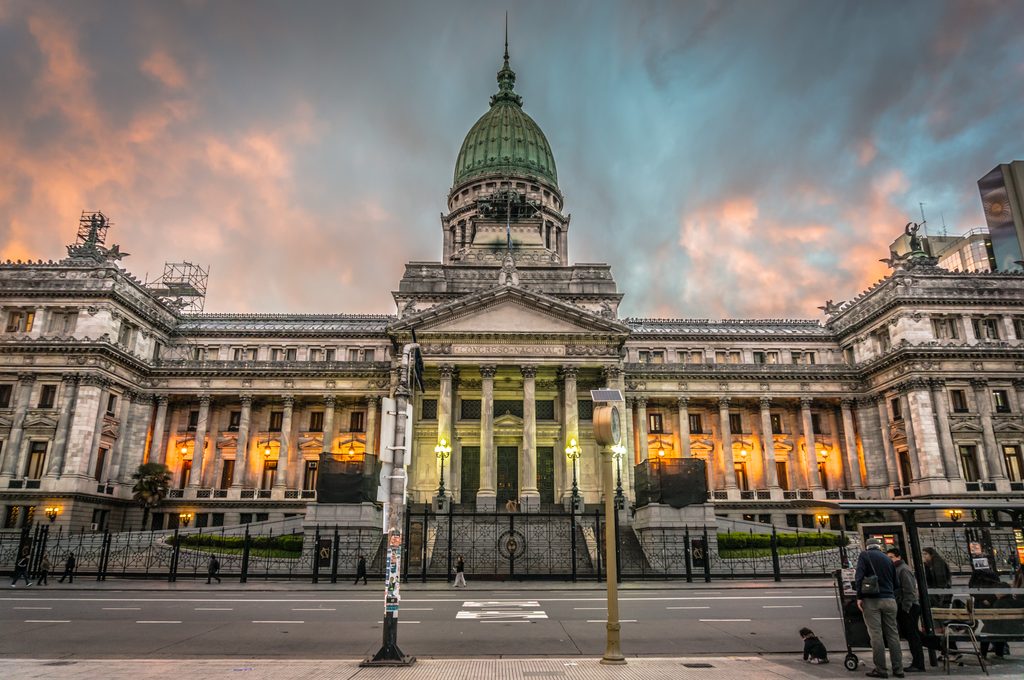 El Senado abrió una sesión clave: el Gobierno negocia voto a voto por Zonas Frías y el Banco Central