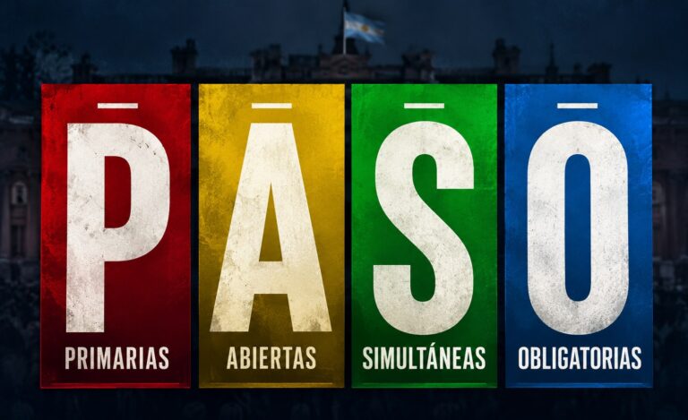 Placa de las PASO: Primarias Abiertas Simultáneas y Obligatorias, frente a la Casa Rosada
